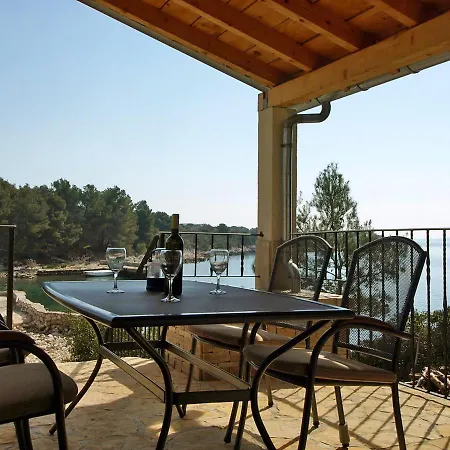 بيت للعطل Jure By Interhome